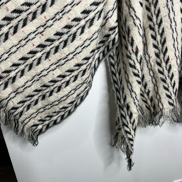 Oversize Boho Print Sweater Shrug - Picture 4 of 5